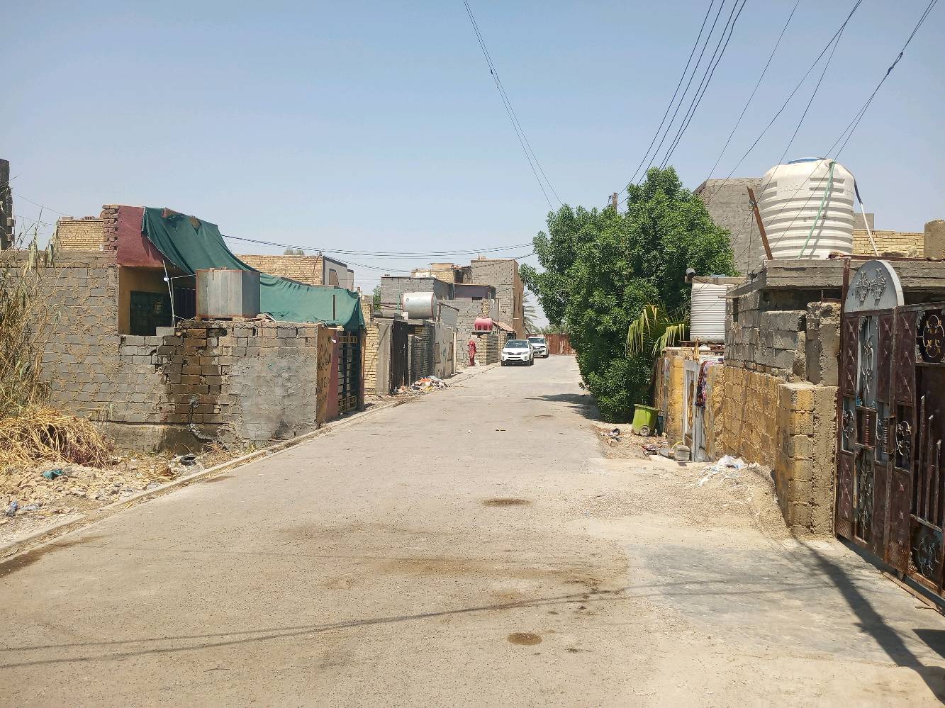 قطعه ارض زراعي مساحه 160 متر العرض 8متر والطول 20متر يوجد مجاري وتبليط وكهرباء ومي ونت السعر 12 مليون وبيها مجال بسيط العنوان بغداد المعامل او قضاء الزوراء العماري القريه الفلاحيه رقم الهاتف ***********
الأرض عليها سند/طابو لو عقد زراعي؟ وشنو نوعه بالضبط؟: 
زراعي 
ممكن توضحلي الموقع بالتحديد أكثر: أي محلة/زقاق/رقم قطعة حتى يگدر المشتري يوصل إلها بسهولة؟: 
بغداد المعامل العماري القريه الفلاحيه 
المدخل والواجهة شكد بالضبط؟ وهل الشارع أمامها مؤجر/معبد بالكامل لو بس جزء منه؟: 
8×20
الأرض مسموح بيها بناء لو استخدامها زراعي فقط؟ وبيها أي قيود أو مشاكل قانونية لازم يعرفها المشتري؟: 
نعم مسموح بيها بناء 
السعر 12 مليون نهائي لو قابل للتفاوض؟ وشنو طريقة البيع عندك: كاش فقط لو أكو إمكانية تقسيط/تحويل؟: 
قابل للتفاوض بيع كاش