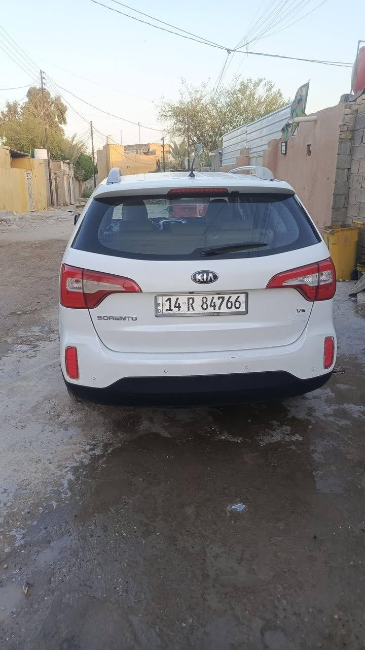 سورنتو موديل 14خليجي 6سلندر سبعه راكب مكفوله تخم تاير حداديه جديده محرك لا ينقص ولايبخر تبريد. ثلاث قطع بحاله جيده مواصفاتهه معروفه بدون كاكتبهه السعر 175وببهه مجال حك لجيه تصال على التلفون *********** مكاني قضاء الرفاعي
