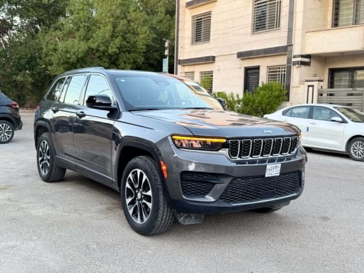 للبيع او مراوس
 جيب لاريدو 2024 
ماشية 9000 ميل فقط 
3.6 v6 دفع خلفي
بصمة تشغيل وابواب 
شاشة  ابل كار بلي 
شاشة عداد سرعة 
مقاعد امامي كهرباء 
تحكمات سترين فول 
شاشة اعطال  
رادار امامي خلفي جانبي 
تحديد مسار 
لدات امامي خلفي 
ويل حجم 20 
مانع انزلاق 
خروج عن مسار 
‏Auto stop  
نظام sport
صدر كامل جديد 
سيارة جاهزة  
سعر 22.500$$ بدون رقم 
مكان سيارة زيونة معارض ملعب شعب 
*********** 
***********
