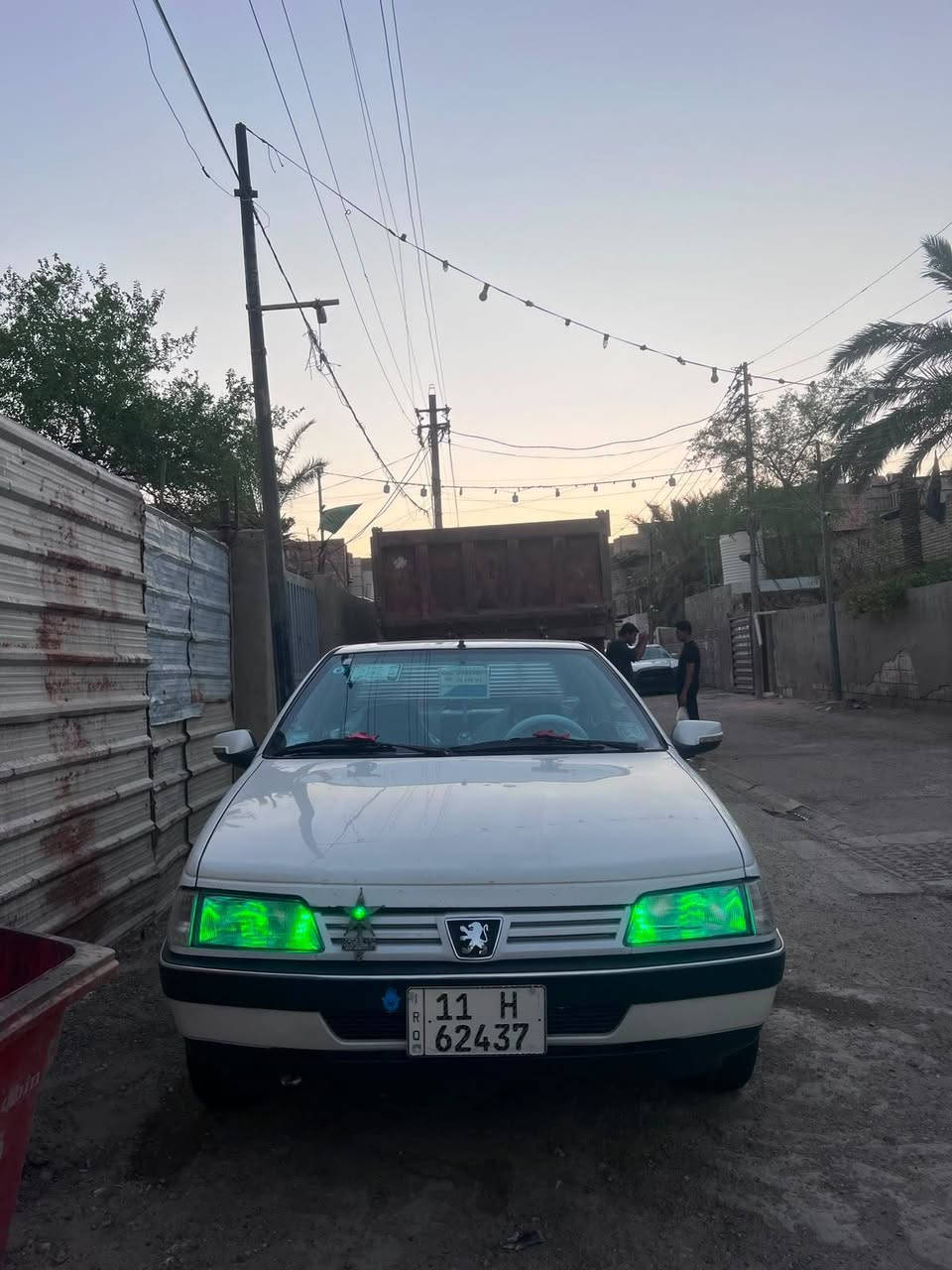 بيجو جي ال اكس
مديل 2009
داخل عسلي 
دواخلها جدد حلوات 
تبريد بارد ثلج 
حماوه ربع 
تخم تاير حدايديه وره كدام جاهزه 
ربع متصرف عليها كبل للشارع 
عنواني ميسان العماره  حي الشهداء
السعر ٣٨ وبيها مجال حك الجيه فقطط 
***********

