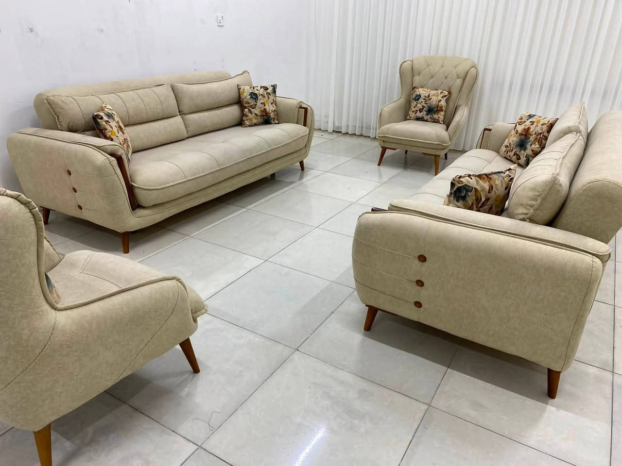 تخم  تركي8  نفرات ماركه paraf  نضافه 100‎%‎ ‎ سرير ومخزن   قماش شامو   مقاعد بولستر طبي  هيكل داخلي حديد  شي راقي  عنوان  اربيل باداوه تواصل  ماسنجر واتساب ***********
