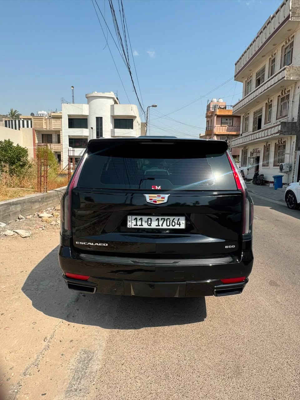 للبيع | كاديلاك إسكليد خليجية 2021 وكالة المنصور مغلفة PPF ماشية 90 الف
المواصفات:

* محرك V8 سعة 6.2 لتر بقوة 420 حصان.
* ناقل حركة أوتوماتيك 10 سرعات.
* نظام دفع رباعي (4WD ، 2WD).
* نظام التعليق الهوائي Air Ride.
* نظام Magnetic Ride Control.
* جنوط قياس 22 إنش.
* إنارة LED أمامية وخلفية.
* تشغيل بصمة (Keyless Entry & Push Start).
* ريموت ستارت.
* شاشة وسطية OLED قياس 16.9 إنش.
* عدادات رقمية OLED قياس 14.2 إنش.
* شاشة معلومات للسائق 7.2 إنش.
* Apple CarPlay وAndroid Auto.
* نظام ملاحة GPS.
* بلوتوث وUSB متعدد.
* شحن لاسلكي للهاتف.
* نظام صوت AKG فاخر.
* شاشة عرض على الزجاج الأمامي (Head-Up Display).
* كاميرات 360 درجة.
* كاميرا خلفية مع خطوط توجيه.
* حساسات أمامية وخلفية.
* نظام ركن أوتوماتيكي.
* مثبت سرعة ذكي (Adaptive Cruise Control).
* المحافظة على المسار.
* التحذير من الاصطدام الأمامي.
* الكبح التلقائي في حالات الطوارئ.
* مراقبة النقطة العمياء.
* تنبيه حركة المرور الخلفية.
* مقاعد جلد فاخرة.
* تحكم كهربائي كامل بالمقاعد مع حفظ الذاكرة + مقعد هزاز.
* تبريد وتسخين للمقاعد الأمامية.
* تدفئة للمقاعد الخلفية.
* تدفئة للمقود.
* فتحة سقف بانورامية.
* إضاءة داخلية محيطية متعددة الألوان.
* ثلاث صفوف مقاعد.
* دخول ذكي بدون مفتاح.
* تكييف أوتوماتيك ثلاثي المناطق.
* زجاج عازل للحرارة والضوضاء.
* السيارة متروسة موصفات ولااسكليد معروف بمواصفاتة تكدر تبحث وتشوف بقية المواصفات

بقية التفاصيل خاص بل نسبة للسعر سعرها 60 الف قفل مكاني بغداد للاستفسار ***********

