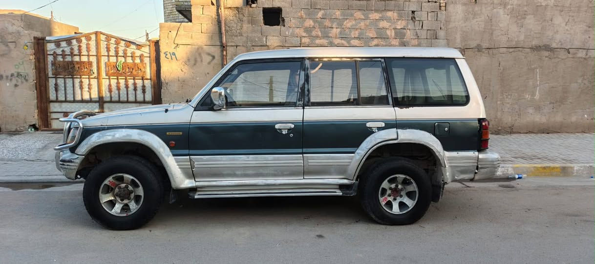 سلام وعليكم باجيرو موديل 1991
لا ضربه ولا صبغ رقم ديالى انكليزي هزه جديده 
مكينة وكير خير من الله صدر جديد بتاتري جديد 
السعر 35
العنوان شماعيه 
***********
