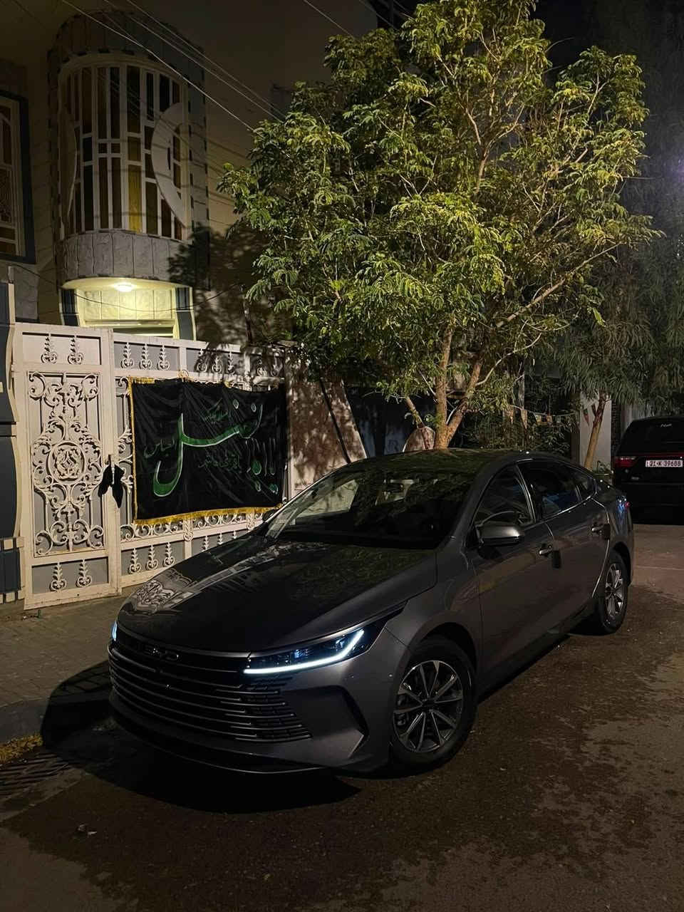 السلام عليكم BYD دستروير 2025 للبيع كفالة عامة ماشية 9000 مواصفاتها معروفة ويل كروم كشنات أبيض جلد رياضي رقم بصرة تحويل ثاني يوم حرة مو أقساط  كامرة خلفية دوارة حساسات خلفية فقط شاشة قلابة كير ماوس دخول ذكي بابين بصمة و كارت NFC بطارية 55 كيلو متر بالشحنة واذا فول شحن فول بانزين تمشي 1400 كيلو السعر 19مليون و 300 وبيها مجال مكاني بصرة حي 
الغدير(ياسين خريبط) رقمي ***********
