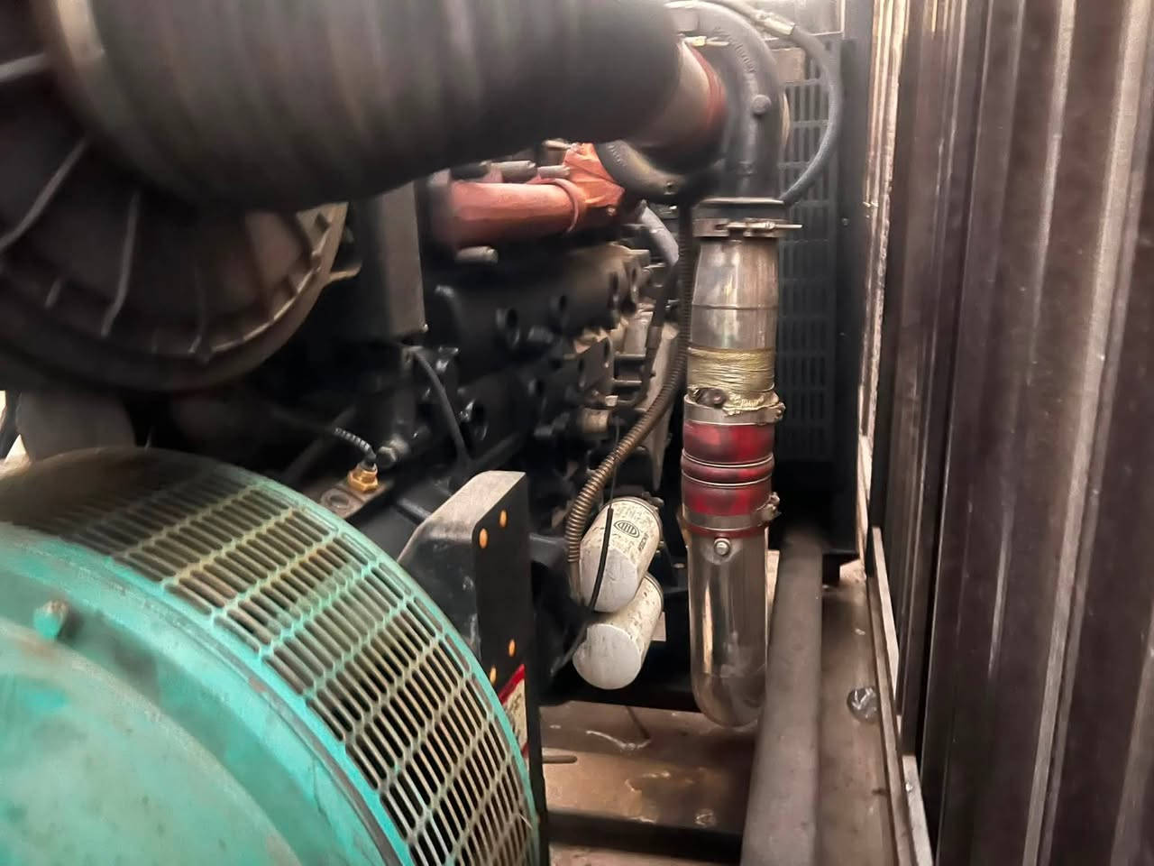 مولدات شتايرات عدد2
وحدة سيت بلادي توليد 300kva بخار بدون صرف 
الثانيه توليد 250kva بيها بخار للبيع ***********
