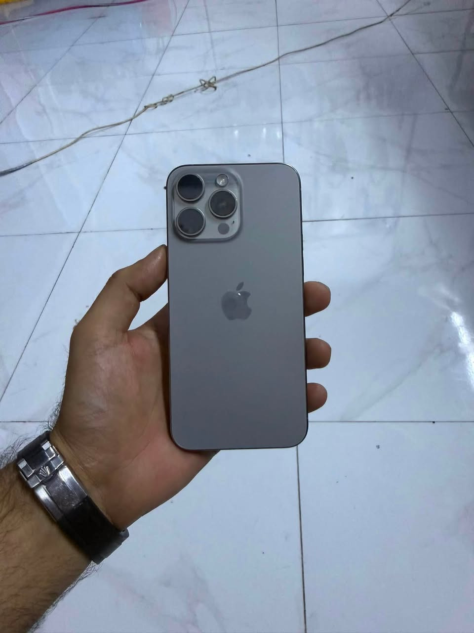 السلام عليكم
iPhone 15pro max 

نضافة 100‎%‎ 

بطارية 🔋 87 %

فقد مبدل شاشة تفصيخ 

جهاز نضيف خير من الله 

‭***********‬
