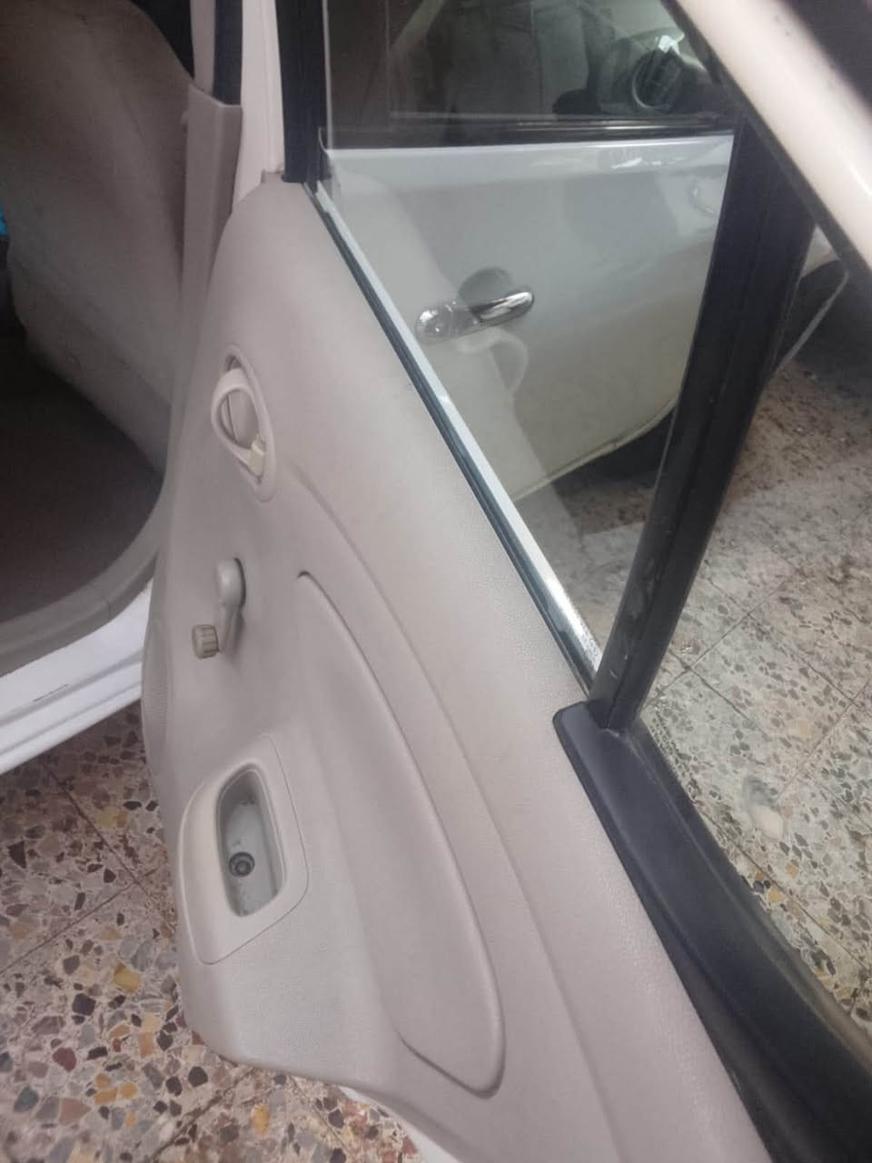 البيع نيسان سني رقم بغداد سنويه صاقطه راعيها يريد تحويل المشتري علي صافي بس تحويل بكان كربلاء سياره سونار مجود بل منشور غير هاذ ما بيها مديل 19سعر 95وبيها مجال اي ستفسار علا الرقم ***********
