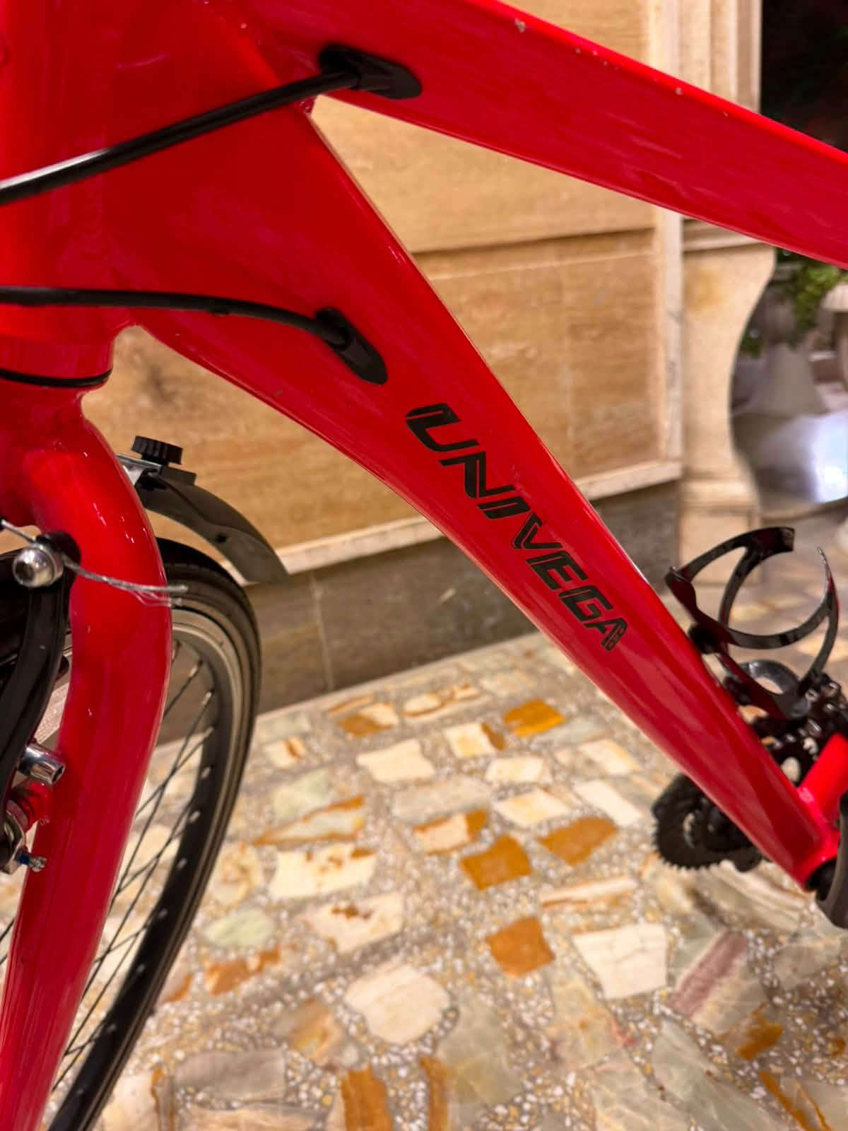 يونڤيكا C700 • ٢٨ بوصة • Shimano ALTS