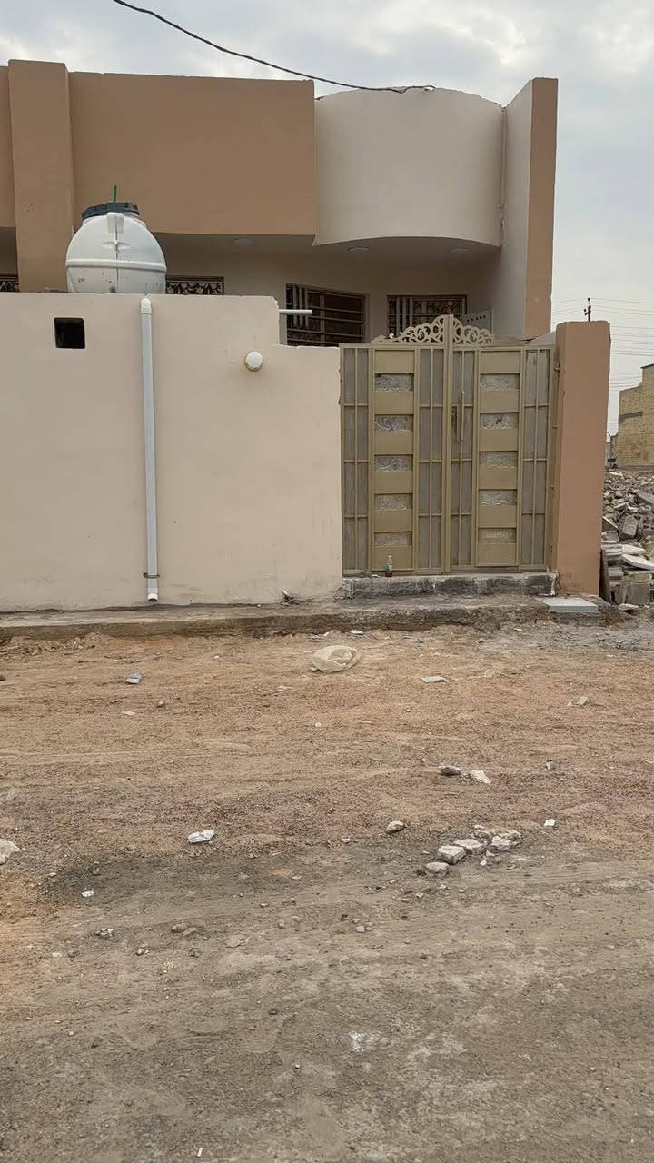 السلام عليكم دار للبيع مساحه 100 متر طابو زراعي سنه 25 بغداد حي دجله صف الفرات تحتوي المنطقه كافه الخدمات تفاصيل على هذا الرقم السعر 58
