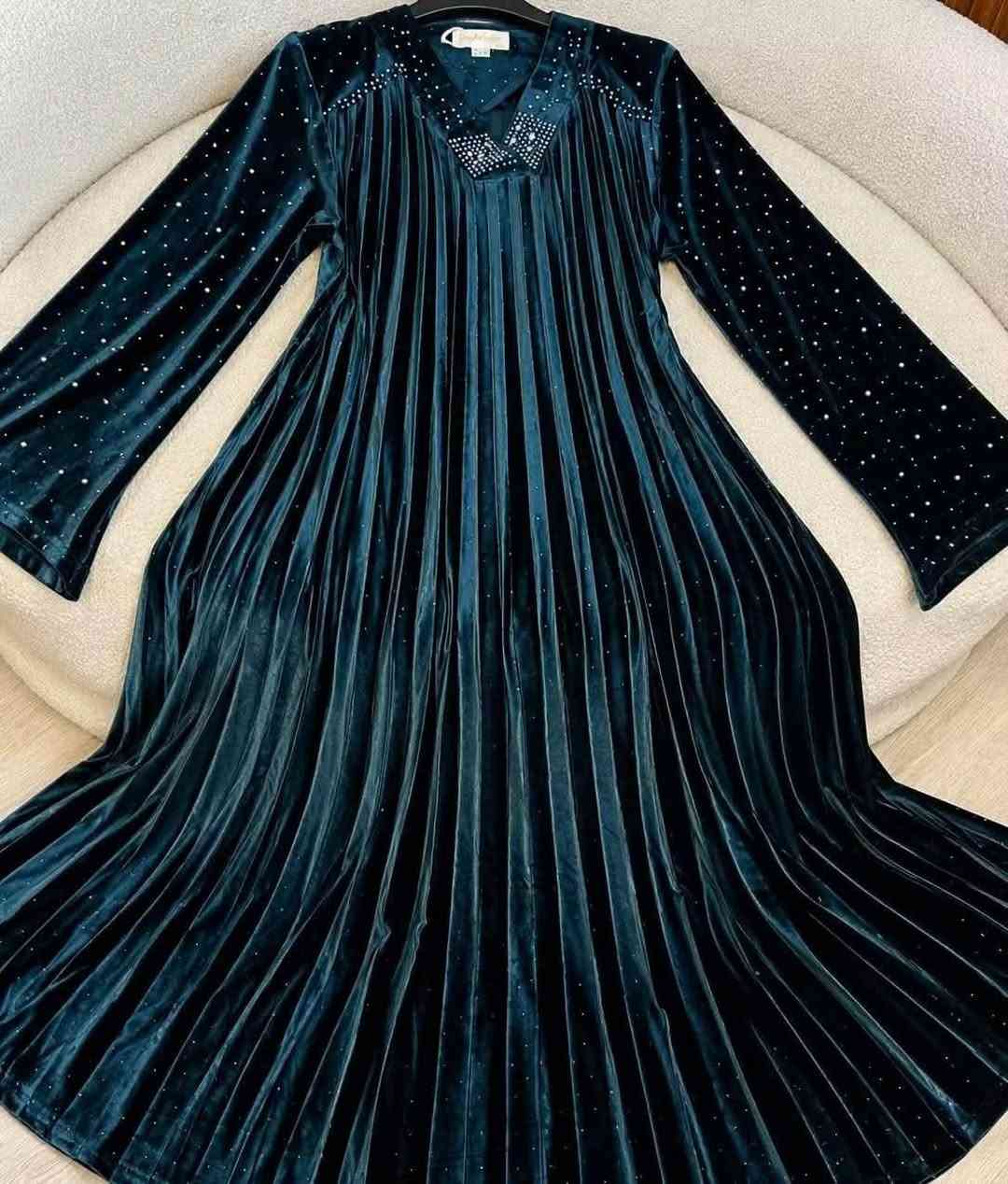 ملابس • بدون تفاصيل