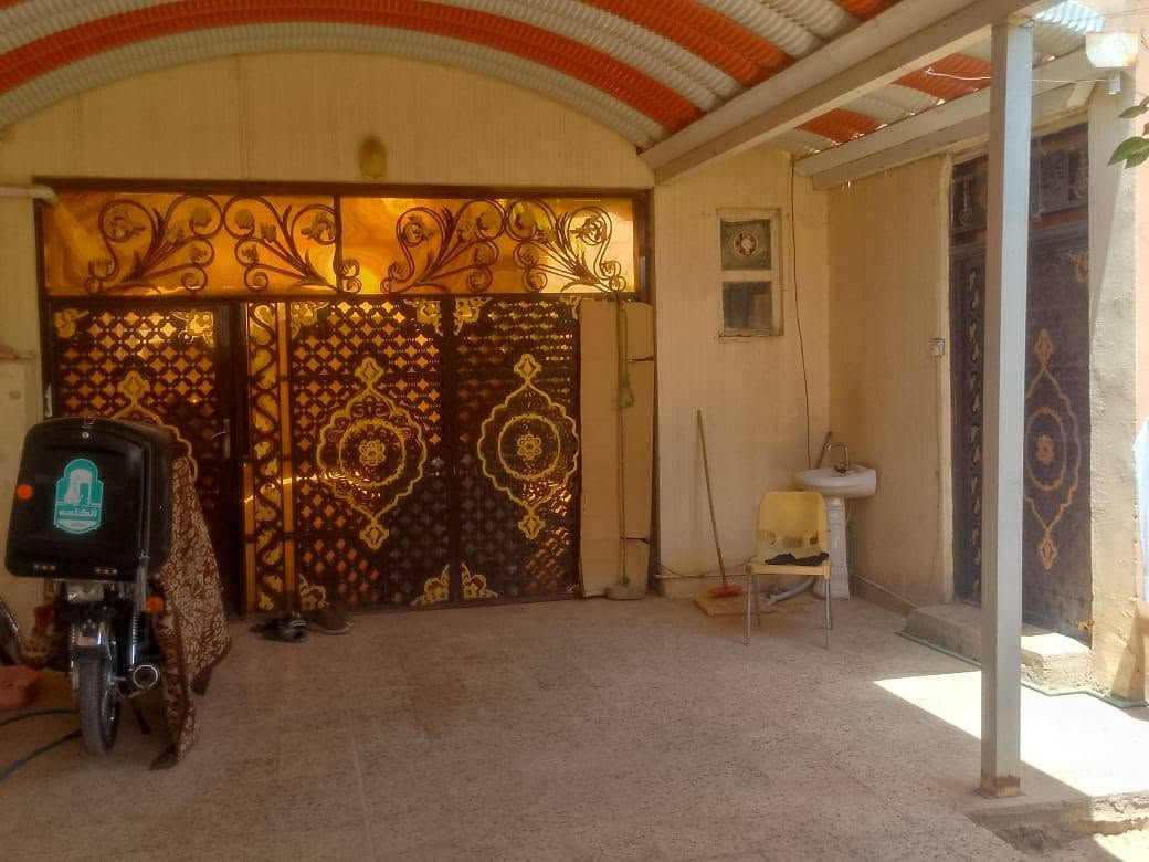 السلام عليكم
دار للبيع في مجمع بيتي السكني الاول مساحته ٢٠٠م 
طابق ونص بيه سند حر مطلوب للمصرف العقاري 25 مليون 
السعر مع الطلب ١٢٨ مليون وبيه مجال 
الشراي يتصل على هذا الرقم ***********
