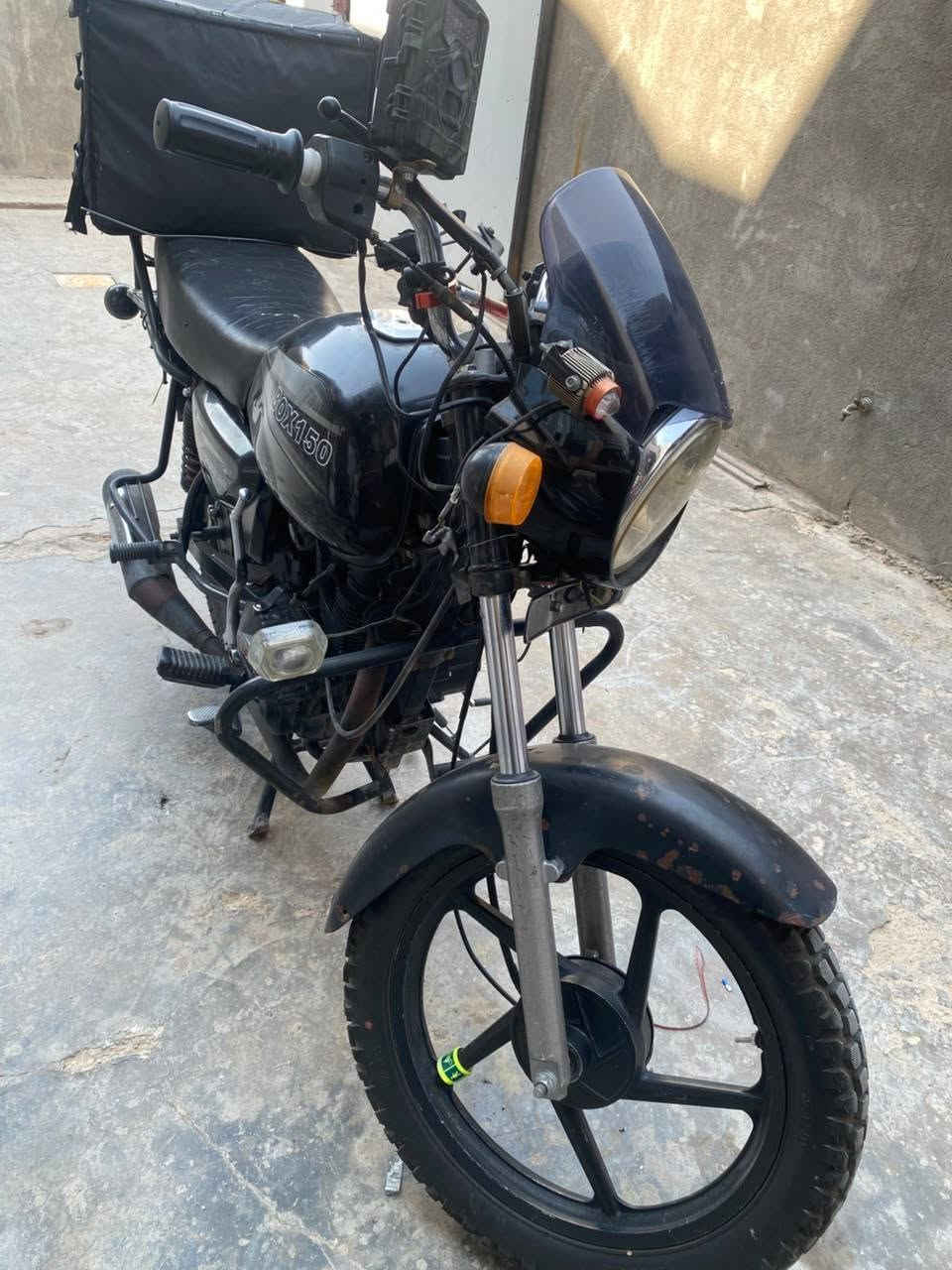 سلام عليكم دراجه بوكسر 22 نضيفه محرك مكفول دراجه ودون اوراق اكفلهه من سرقه ولعشاير سعر800 ***********
***********
المكان ابو غريب نصر وسلام
