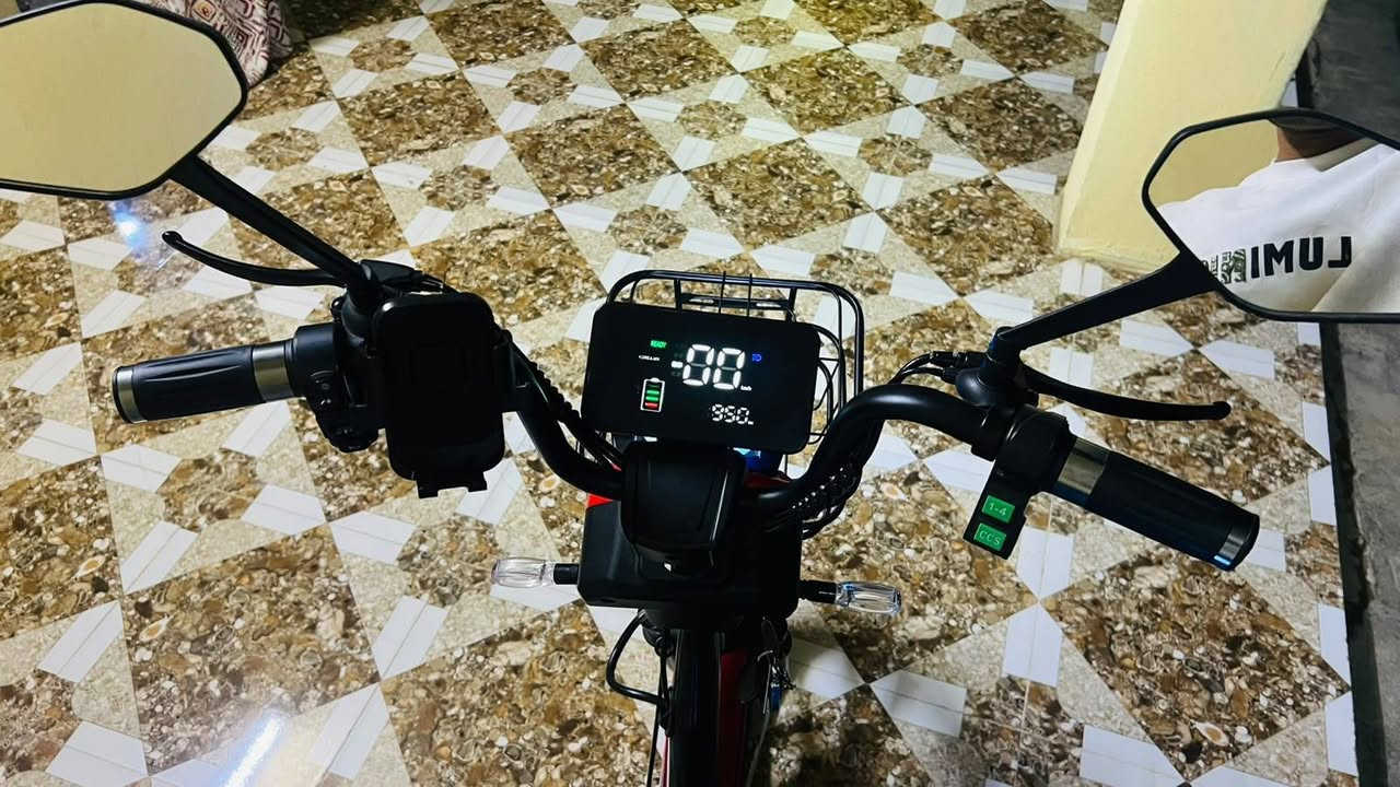 السلام عليكم
ماطور شحن للبيع 
جديد مستخدم اقل الشهر 
 موديل 2025  MR9
4 دبلات خلفية
4 بطاريات كهرباء 
گـير 4 نمرر 
استاند للهاتف.
السعر 750 الف وبي مجال شي قليل 
للأستفسار اكثر اتصل
أحمد  ***********
