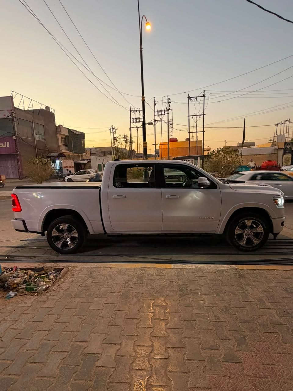 رام هيمي فول مواصفات
موديل ٢٤
ماشيه:٣٤٠٠٠كيلو

باب طويله +بدي صغير 

فتحه في السقف

شاشه كبيره 

محرك 8-5700

كما موضح في الصور 

للاتصال على الرقم :***********
