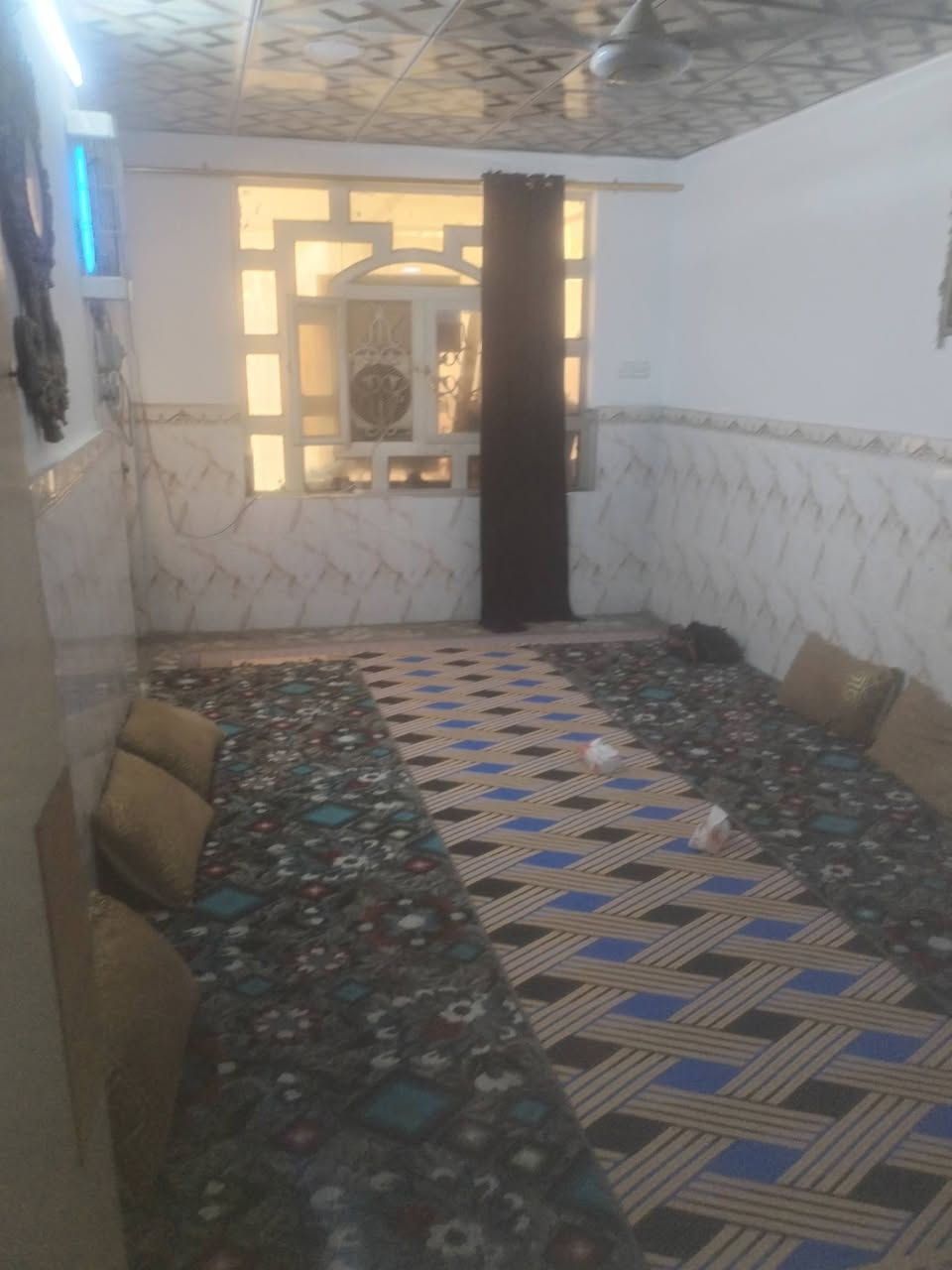سلام عليكم عندي بيت بل المكرمة 120 متر مطلوب لمصرف العقاري 80 مليون ينباع بتطلوعة مع تغير الكفيل بكفة مطعم سيد سعد شارع 10 *********** الاتصال
