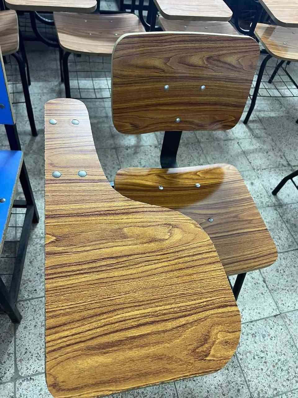 اثاث معهد للبيع 
كراسي جامعية 
رحلات  للابتدائية والمتوسطة 
سبلت متحرك يحتاج دكت شغال كامل 
بغداد الصليخ وقسم في حي سومر قبل الشعب 
للاستفسار الاتصال ***********
