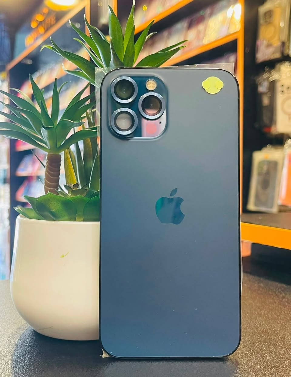 #متاح هاتف مستخدم 👇

# iphone 12 pro max 

الذاكرة  256 GB
البطارية 84 % 
دبل سيمكارررت 🦅
الهاتف وتر برووووف ضد المي غير داخل صيانة 🔥
#السعر  500 الف فقط 

#العنوان _الانبار _قضاء هيت _ شارع حامي حميد _مجاور مجمع الملكة أو مقابل مكتبة الأقلام _ مركز الباشا 💥
#لتواصل معنا : 
واتساب / ***********
الانستا / albasha-mople
