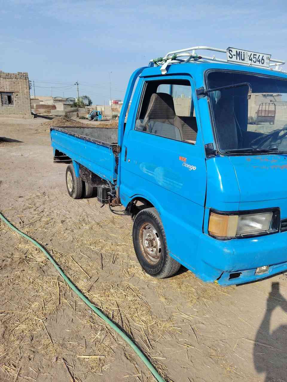 شاحنة • بدون تفاصيل
