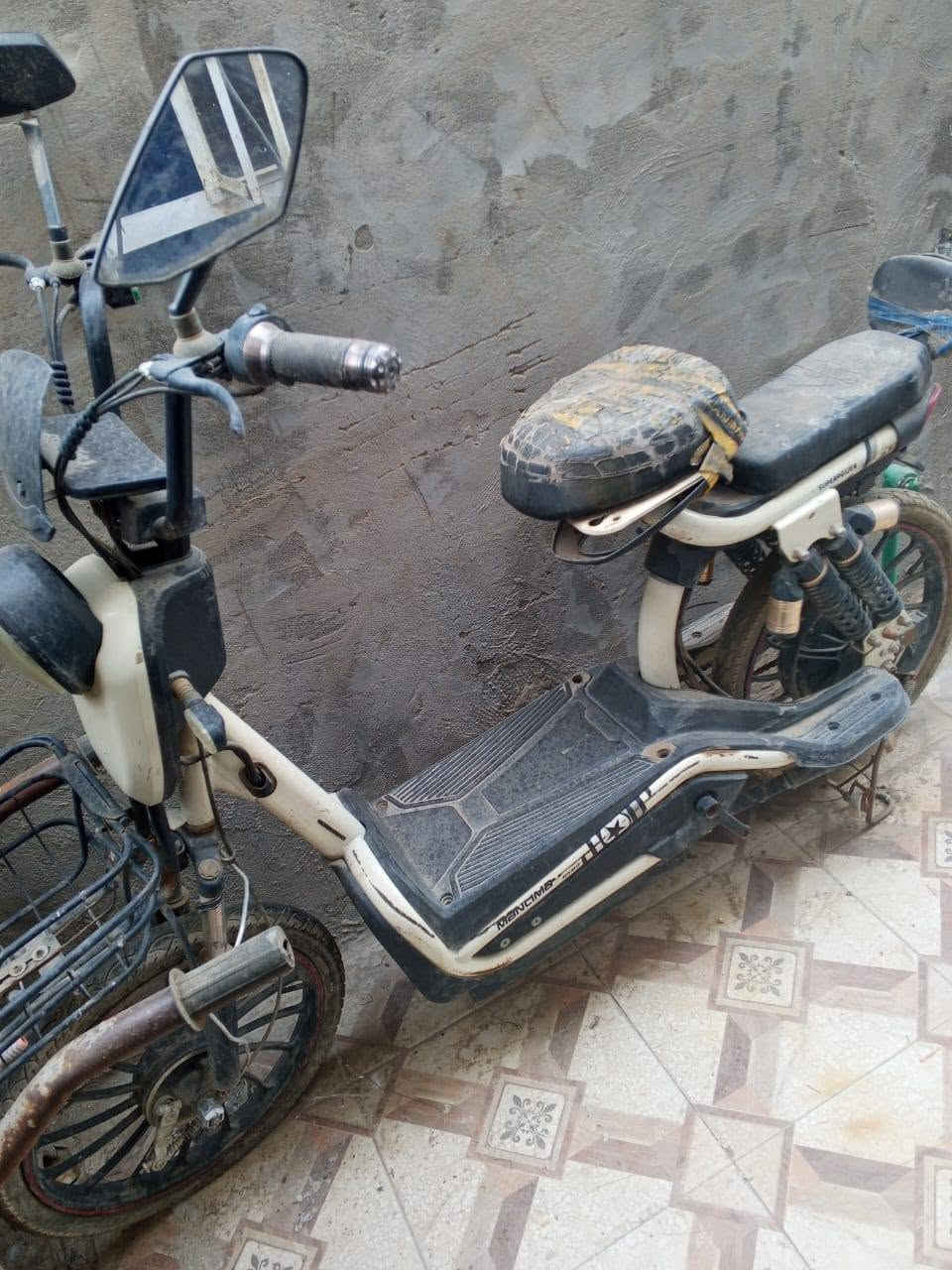 دراجة كهربائية • بطاريات عطلانه • كفرها نضيف