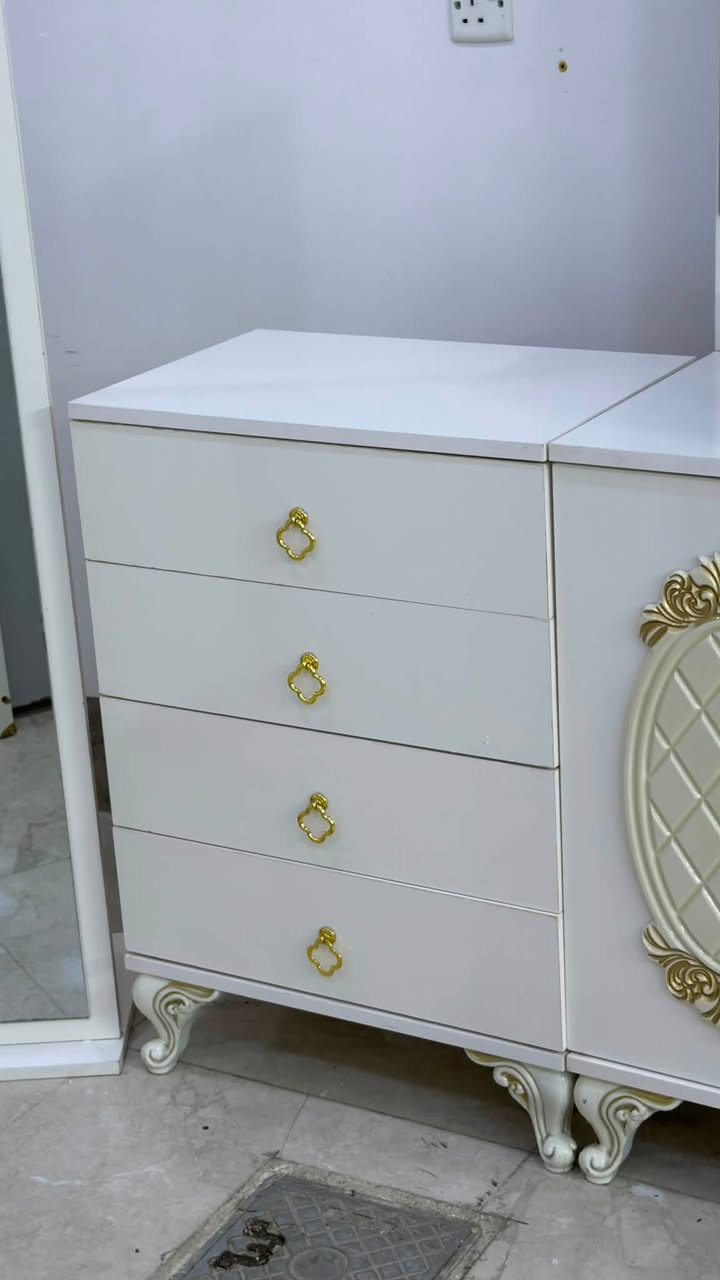 غرفه نوم ملكي 8 قطع نظافه ميه بل ميه السعر 750 الف مع شد والنقل وبيها مجال
***********
***********
