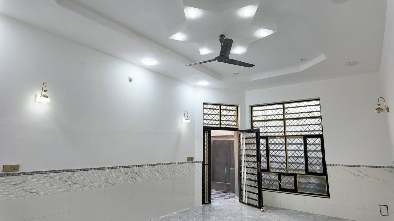 🏡 للبيع – بيت طابو صرف 🏡

📍 الموقع: أبو غرق – حي الجواد
📐 المساحة: 200 متر مربع
🏠 بناء جديد – طابق واحد

✨ مواصفات البيت:
🚗 كراج للسيارة
🍽️ مطبخ
🛋️ استقبال
🛋️ هول
🛏️ غرفتا نوم
🚿 مجمع صحيات داخلي
🚻 مجمع صحيات خارجي

💰 السعر المطلوب: 155 مليون دينار
🤝 يوجد مجال بسيط للتفاوض مع الجادين.

📞 للاستفسار والتواصل:
***********

🌟 لا تتردد بالتواصل لمعرفة المزيد أو لتحديد موعد للمعاينة.
