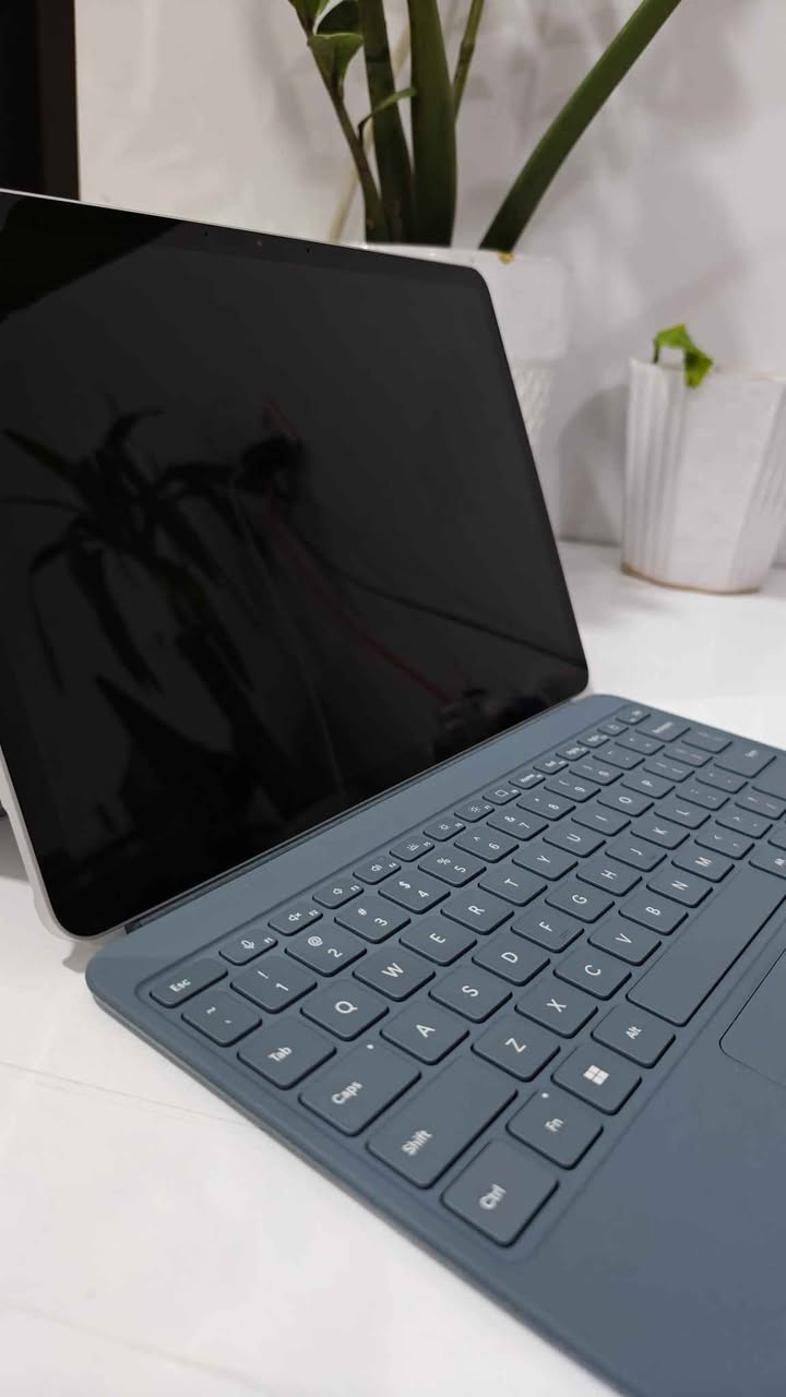 العرض الأقوى: Microsoft Surface Pro 12 1st Edition

* أداء جبار: معالج Snapdragon® X Plus بـ 8 أنوية، صُمم خصيصاً للمهام الثقيلة والذكاء الاصطناعي بسرعات تصل لـ 3.4 جيجاهرتز.
* شاشة مذهلة: مقاس 12 بوصة PixelSense™ LCD بتردد 90 هرتز، توفر استجابة فائقة لللمس والقلم.
* بطارية عملاقة: انْسَ الشاحن طوال اليوم مع عمر بطارية يصل إلى 16 ساعة.
* خفة وجمال: هيكل ألمنيوم فاخر وتصميم نحيف جداً يزن حوالي 1 كجم فقط.

📋 المواصفات الفنية:

* الذاكرة: 16GB LPDDR5x (سريعة جداً).
* التخزين: 256GB SSD فائق السرعة.
* النظام: Windows 11 الأصلي مع ميزات Copilot+ الذكية.
* الكاميرا: كاميرا Studio الأمامية بدقة 1080p مع ميزات التأطير التلقائي.
* خاصية Face-ID لفتح القفل 

*عدد الدورات البطارية 🔋  : 51
*الحالة : مستخدم بدون بوكس
*السعر :
 1- جهاز فقط 1،200،000
2- مع كيبورد (كوبي بلوتوث) 1،300،000
3- مع كيبورد الاصلي 1،450،000

✅ خدمة سريعة وضمان 30 يوم
📍 متوفر الآن للتوصيل الفوري لكل محافظات العراق.
للتواصل و الاستفسار : ***********

https://t.me/epic_store2 بغداد, العراق
