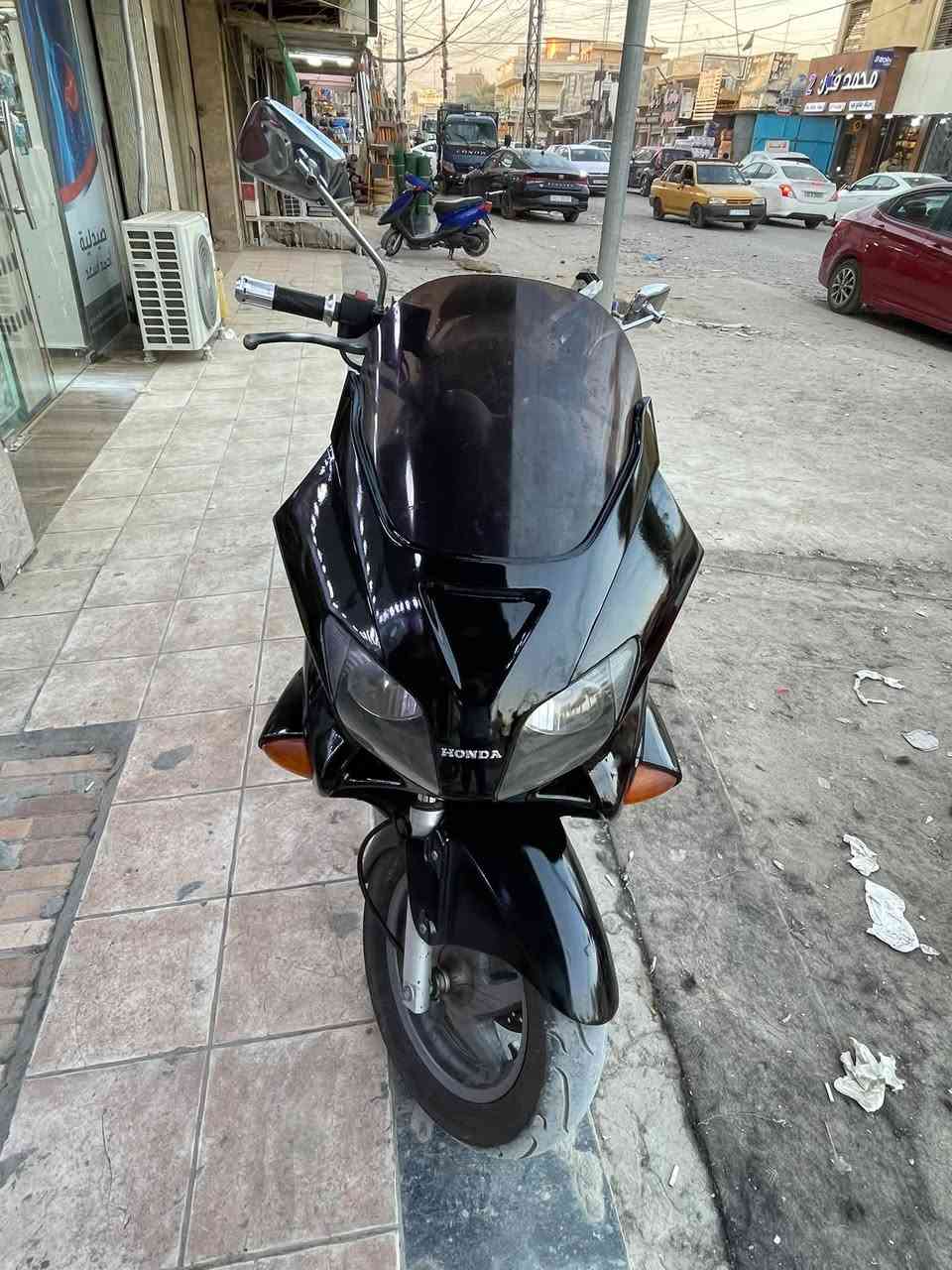 دراجة فورزا 06
الدراجة مفولة ومحرك مكفول ومكفولة سرقة 
صالنصة رياضي 
ماشيه ٢٩ 
قفلها ب مليون و٣٠٠ 
***********
مكاني بغداد الكاظميه
