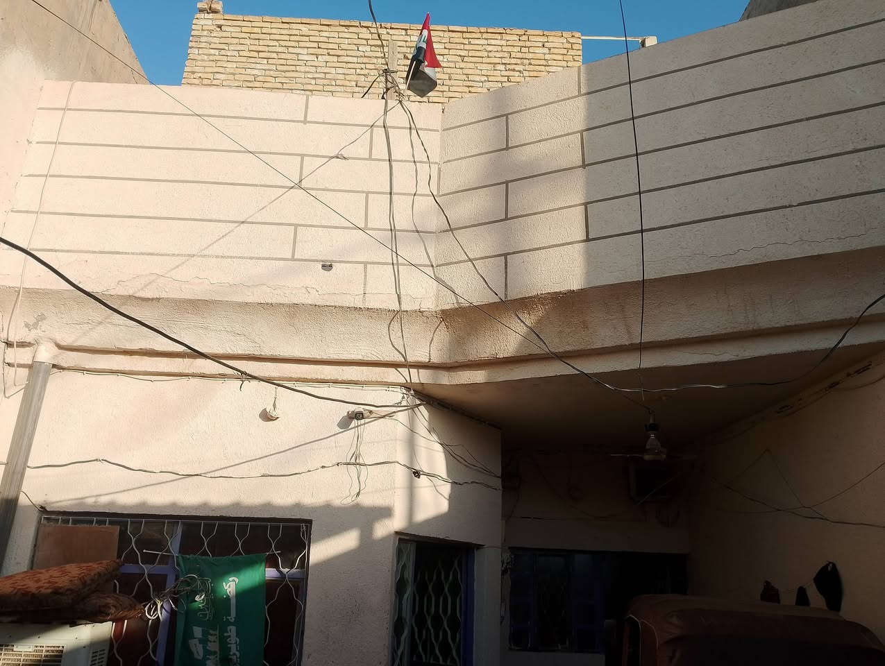 بيت للبيع 150متر 6واجهيه25نزال حي الامير قرب اعدادية النبوة 3غرف نوم و استقبال وصاله ومطبخ مع ساحة كبيرة للاستفسار ***********
