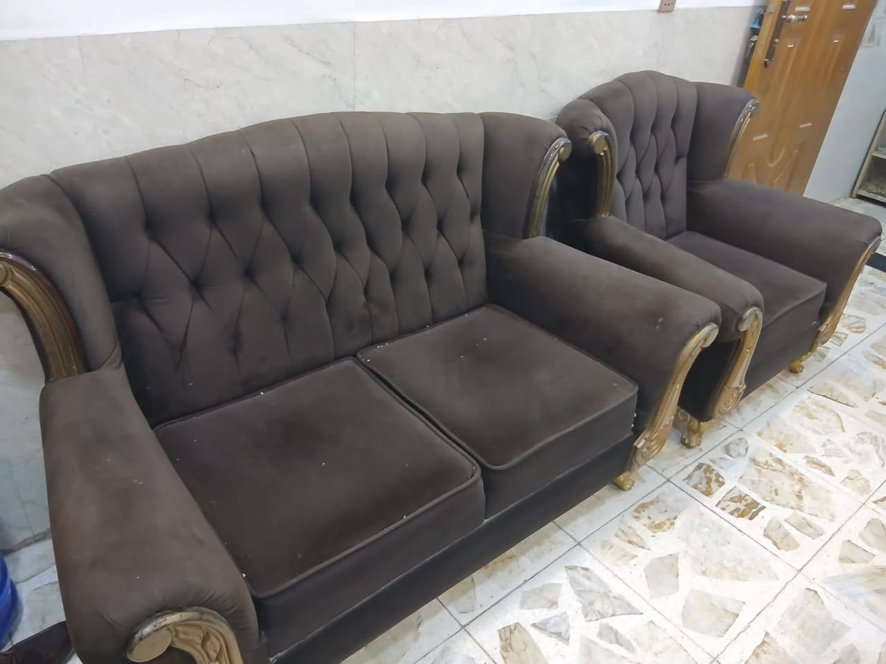 السلام عليكم
تخم قنفات 9 متقاعد بحالها جيده جدا كما توضح بالصور للبيع السعر مناسب المكان بغداد الحرية الدولعي للاستفسار الاتصال بالرقم *********** غير متواجدة على الفيس
