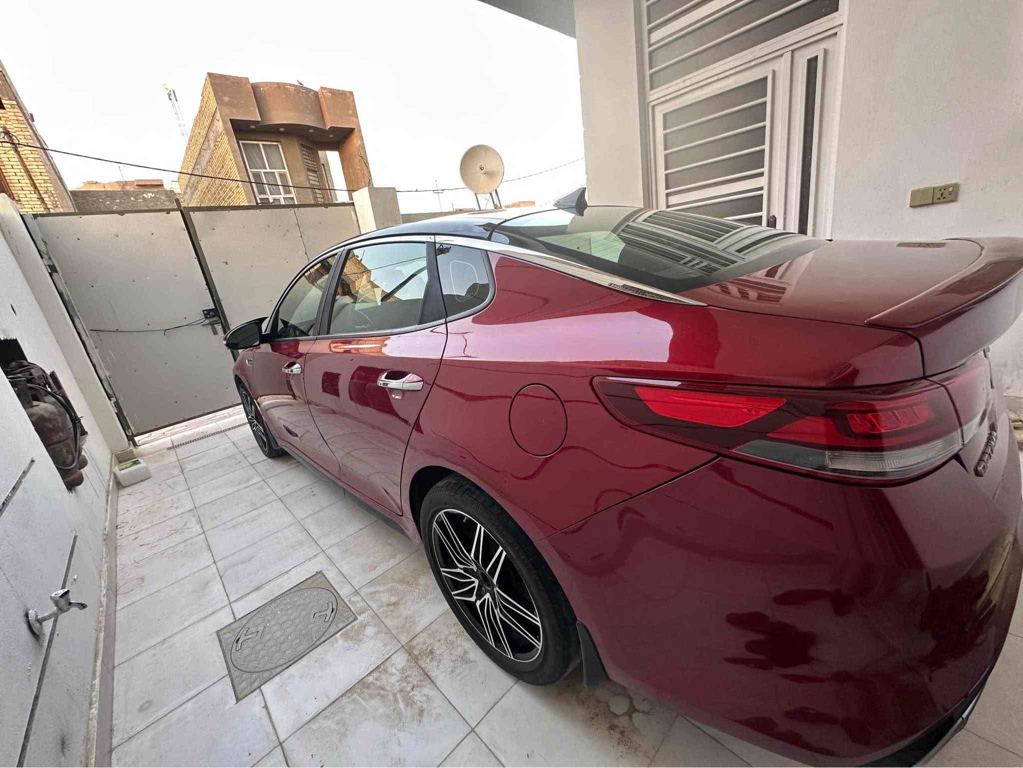 الموديل: 2016 (فئة SX Turbo الأصلية).
 المحرك: 2.0L Turbo (دبل كازكت ومكفول محرك وكير بشرط الفحص والشرط).
 البدن واللون: ماروني ملكي، بنيد مغلف أسود رياضي.

سنوية ورقم بغداد جاهزة للتحويل المباشر.
أبرز المواصفات:

 قيادة ذاتية ومساعد قيادة (Smart Cruise / Lane Keep Assist).

 صندوق خلفي ذكي (فتح الصندوق تلقائياً عند الاقتراب منه مع البصمة).

 إضاءة أمامية زنون ديناميكية تتكيف وتتحرك مع حركة المقود (Dynamic Bending Light) + LED نهارية.

 فتحة سقف بانوراما + بصمة تشغيل وأبواب.

 شاشة كبيرة  كار بلي واندرويد اوتو+ نظام صوتي فاخر Harman Kardon + كاميرا خلفية.

 داخلية جلد مغلف عنابي مع تدفئة وتبريد للمقاعد + ذاكرة خزن.

 رادار النقطة العمياء (Blind Spot) + حساسات تنبيه.

 وضعيات قيادة متعددة (Sport / Eco / Normal) + شفتات تبديل خلف المقود (Paddle Shifters).

 ويل كب رياضي 18 إنش.

ضررها بنيد مبدل ايرباك دركه فقط ومباوك الجاملغات فقط رش توحيد لون  
 شاصي لغد مكفول
سيارة جاهزه 

(110) مجالها قليل 

مكان المعاينة والتواصل: *********** 
 المحافظة: الكوت دهل اوران, واسط
