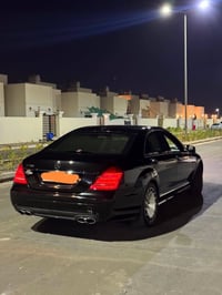 للبيع فقط مرسيدس بنز أس ٥٥٠ باب طويل مواصفاتها معروفة  فل أوبشن للأخير...
