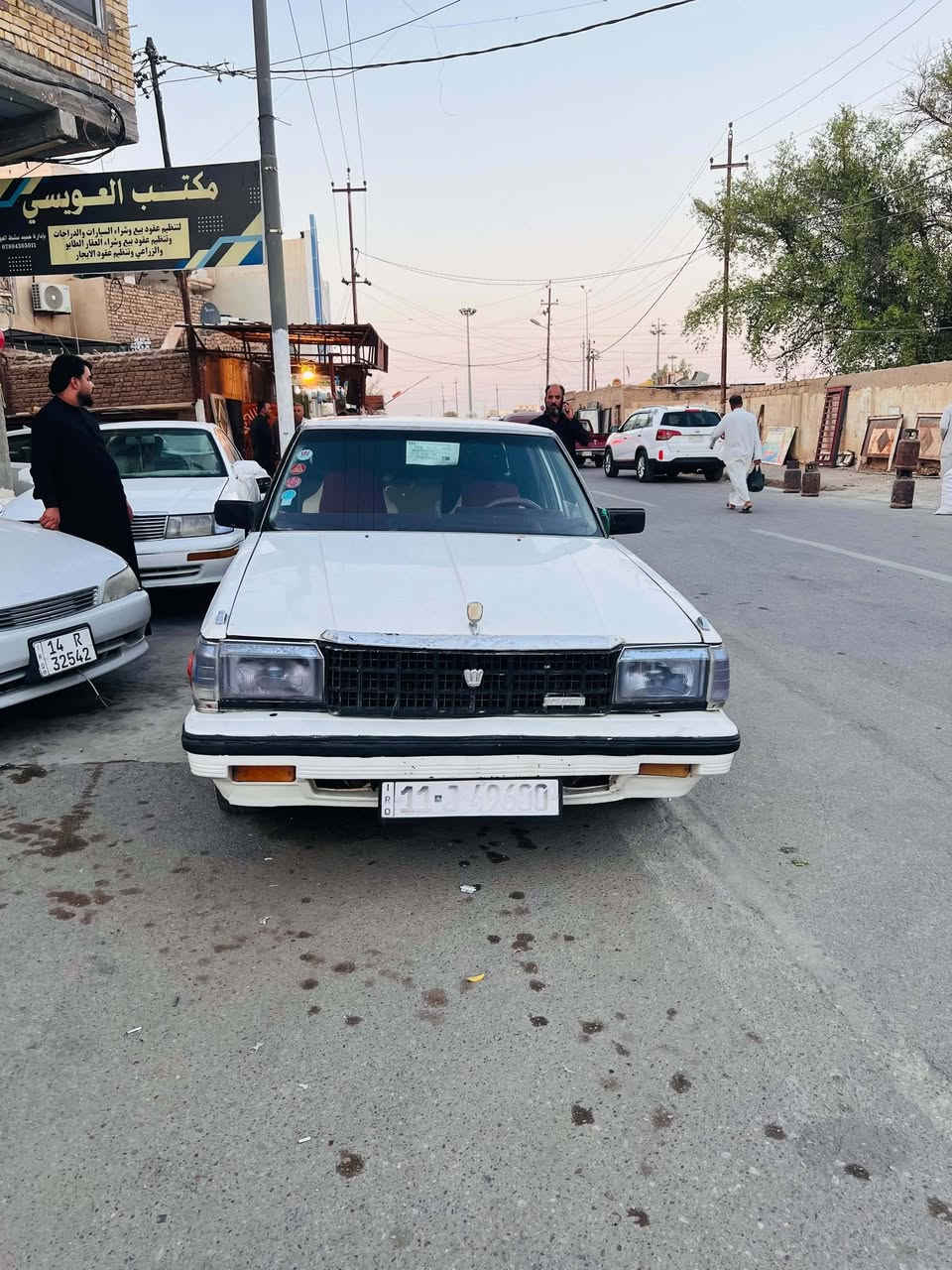 السلام عليكم
كراون سوبر ١٩٨٥
كفاله عامه وبلاديه فقط صبغ اهلالات 
وتكحيلات بسيطه 
كير مكينه ثنين ونص ديلكو جدد 
حداده وتخم تاير، جدد 
داخل احمر 
رقم بغداد دولي سنويه لل٣٠ تحويل مباشر، 
السياره جاهزه الف ما تصرف عليه 
ناصريه قلعه سكر 
السعر ٤٢ وبيه مجال للشراي 
***********
***********
