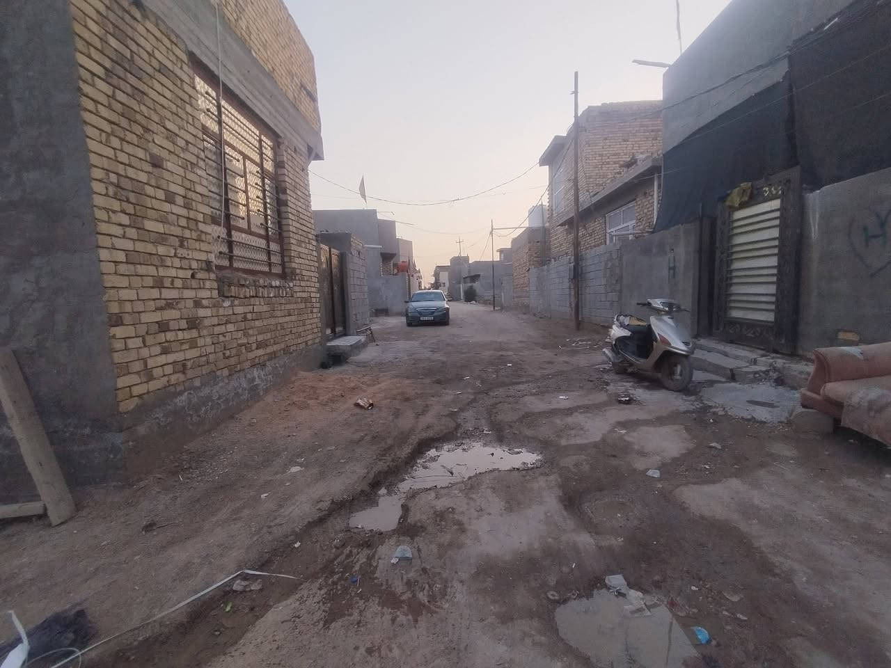 قطعه للبيع المساحه 110وتوفير الماء والكهرباء السعر 20وبيه مجال قليل***********/***********/العنوان حله حي الجزائر قرب السايلو
