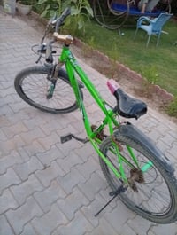 بايسكل للبيع واي واحد يريد استفسار  يخابر على هاذا الرقم 07887841148