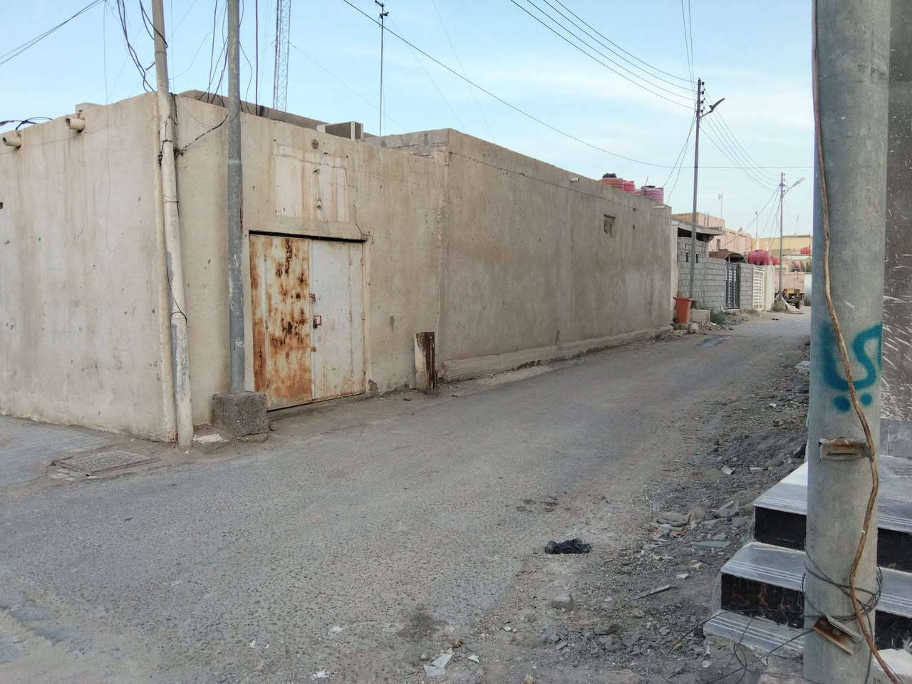 دار للبيع
طابو ملك صرف ركن 
المساحة 450 متر مربع 
يحتوي على مشتمل بناء حديث 
العنوان الدير / المركز  قريب على شارع بغداد 
السعر 185 مليون 
***********
