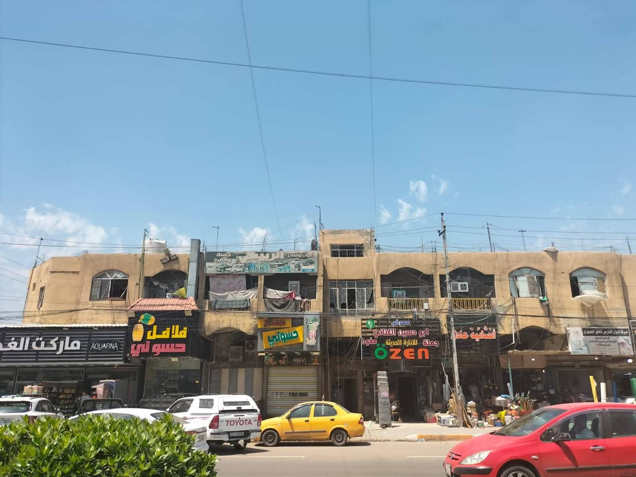 السلام عليكم شقة للايجار في منطقة حي اور يم فلكه صباح الخياط مقابل جامع عمار بن ياسر الشقة غرفتين و صالة و حمام وتواليت و مطبخ غرفه 3x2.5 و غرفه 3x4 و الصالة 3x4 المطبخ 3x2.5 الشقة مضلومه بالتصوير بالحقيقة احلة بهواي سعر الايجار 250 للاستفسار *********** او علخاص
