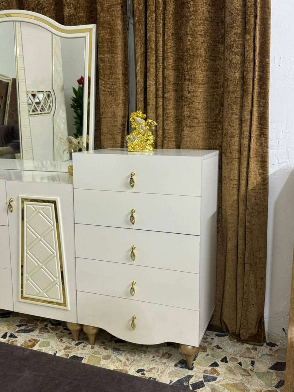غرفه تركي9 قطع للمقبلين على الزواج اخت الجديده نظافه فول ما بيه اي ضرر وسعر مناسب 650 ومجال قليل بابل قرب المدهش م ***********
