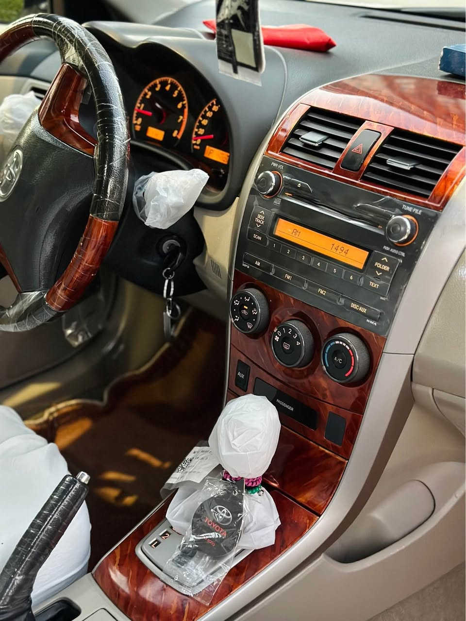 بەناوی خودای گەورە
تۆیۆتا کرۆلا 2012 خلیجی فوول مواسەفات
سەیارەکە یەک دەستی کردووە و لە 2013وە بە خۆمانە
تەنها 195 حەقیقی ڕۆشتووە 
ماشاءالله سەیارەکە لەسەر دەقی شەریکە ماوەتەوە
کوشن و سەقف و بەرگە درگاکانی لۆکە
تایەی تازەی یۆکوامای شەریکەی لە ژێرە
سپێری دانەگیراوە - گاعی شەریکەی ڕانەخراوە
سەنەوی تا 2030 تازەیە و بەناوی خۆمەوەیە 
ئۆتۆماتیک - ناوزەرد - فۆرمیکا - مەکینە بچووک 
دوو سویچی بیلادی - چوارجام کارەبا - ئاوێنە کارەبا 
تەبرید و گێڕ و مەکینەی بەشەرت برغوی بانەدراوە
ڕەسمی سۆنەرەکەیم داناوە تەنها بستێ بۆیاخی هەیە 
بێ ناوگرتن و شوخت و چاڵ 
سعری 138 و مەعامەلە  
لە سلێمانیم *********** السليمانية, العراق
