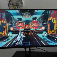 شاشة • 2K ١٨٠هرتز • عيب يظهر بالأبيض