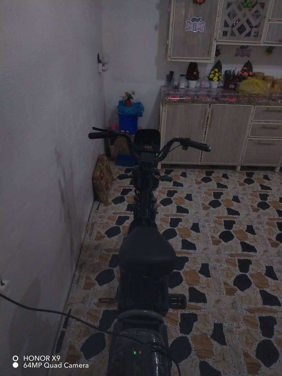 السلام عليكم ماطور شحن للبيع كامل ومكمل كل شيء ما ناقصه ناقصه بس خياله ويروح مكانه الريحانه رقم الهاتف*********** السعر225 وبي مجال
