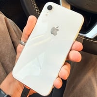 ايفون XR • شاشة بلادية • بطارية ٨٠٪