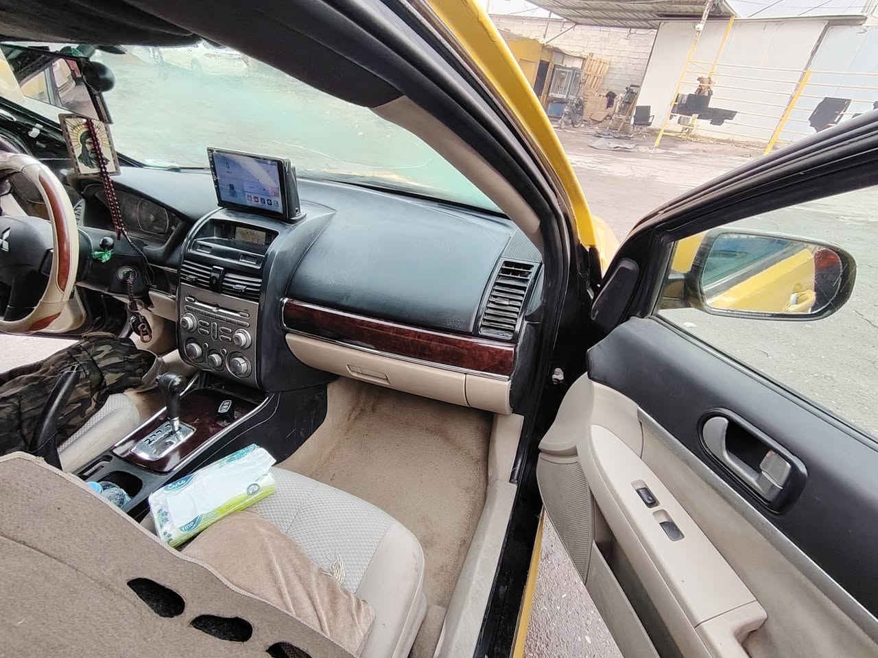 السلام عليكم ورحمة الله وبركاته كالنت للبيع 2009 محرك 2400 شغاله تبريد ثلج سياره خير من الله  بسمي صفره رقم كركوك انكليزي مصفره من كلشي سياره بسمي تتحول ثاني يوم بكان سياره بغداد جسر ديالئ القديم الاستفسار *********** السعر60 وبيه مجال
