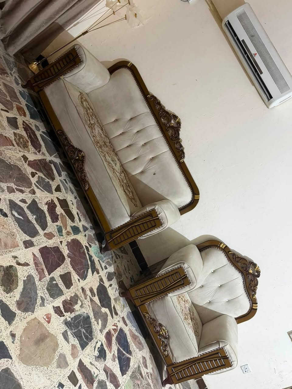 تخـم قنفات وبعد ويا سكملي  ونضيف كلش
بي ضرر كلش بسيط 

ويا بردات 
والميز الي يريد يراسلني ع هذه الرقم

‭***********‬
