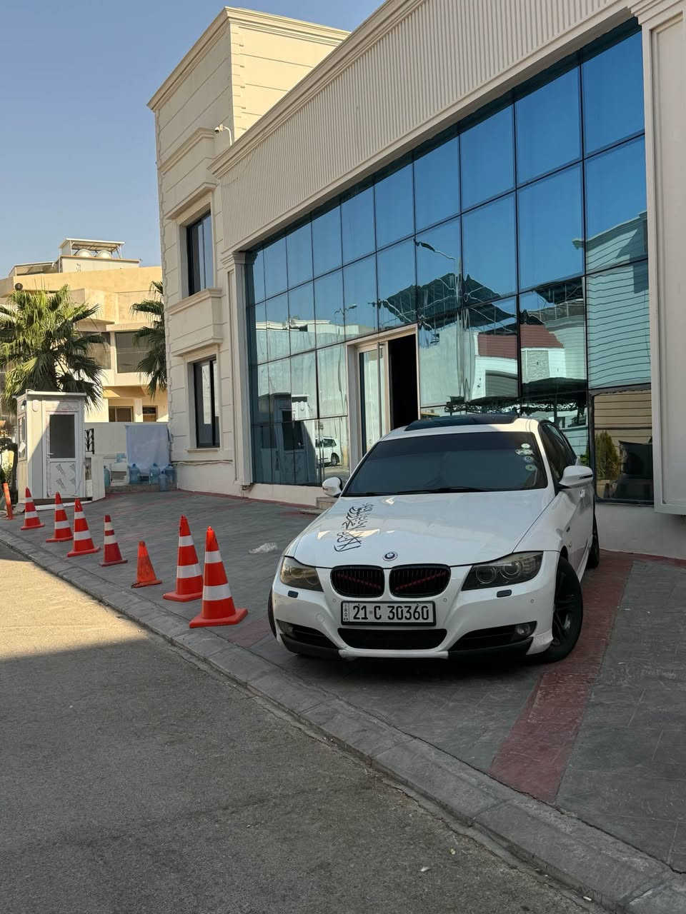 فول مواصفات 1/1 
حساسات اماميه خلفيه 
لايتات زينون متحركه 
اشارات ترحيب 4 ابواب 
بصمه 
سلايت
كشنات كهرب 
Xdrive
ستيرن ڤوليوم 
كشنات الامامية تدفئة 
تبريد قطعتين 
ملاحضه** السيارا بيها الهلال مال جاملغ الامامي صفحه السكن صبغ بدون معجون بدون دواخل بدون ايرباگ وحاط صورة السونر وبيها مكانتين كارت على كد 3 اصابع 
السيارا وضع شركة وبالنسبه للصرفيه مال بانزين حالها حال نيسان سني 
طخم وحداديه وتايرات وباتري كلهه جديدات 
گير / محرك / تبريد / اكسل كلها بشرط 
السعر 127 وبيها مجال بسيط 
للتواصل واتساب / *********** 
هزه / فحص / رقم 
كله جديد لحد 2027
اقرا التفاصيل واتصل رجاءاً 
مراوس ما اراوس فقط بيع 
__________________________________________
كوردي 

فول مواصفات 1/1

🔹 سێنسەری پێشەوە و دواوە
🔹 لایتە زینۆنی جوڵاو
🔹 ئیشارەی بەخێرهاتن بۆ هەموو ٤ دەرگا
🔹 بصمەت
🔹 سەقف سڵایت
🔹 کورسییە کارەباییەکان
🔹 X-Drive
🔹 ستێرینگ بە ڤۆلیوم
🔹 کورسییە پێشەوەکان گەرمکەرەوە
🔹 ساردکەرەوەی دوو پارچە

تێبینی:
ئۆتۆمبێلەکە هيلالى پێشەوەی لاي سه كن هەیە برياغه بي ژورى بى ايرباگ بەبێ معجون و 2 جى كارتى هه يا زور كه م به قدر 3 په نجه  وێنەی سۆنەرەکەش دانراوە.

سياره كه له سه ر ده قى شه ريكا مايته وا لەبارەی بەکارهێنانی بەنزینەوە، خەرجییەکەی نزیکەی Nissan Sunny ـە.

🔹 طقم و حەدیدی
🔹 تایە نوييه 

🔹 باتری نوييه
هەموویان نوێن.

مه چينا / گير / ته بريد / اكسل / هه مووى به شه رته 

💰 نرخ: 127
کەمێک مه جالى تێدایە.

📱 بۆ پەیوەندی:
WhatsApp: ***********

🔍 هەزە / پشکنین / فحس / ره قم
هەمووی نوێیە تا ساڵی 2027.

تکایە وردەکارییەکان بخوێنەوە و پاشان پەیوەندی بکە.

❌ گورينه وه ى  ناکەم
✅ تەنها بۆ فرۆشتنە أربيل, العراق
