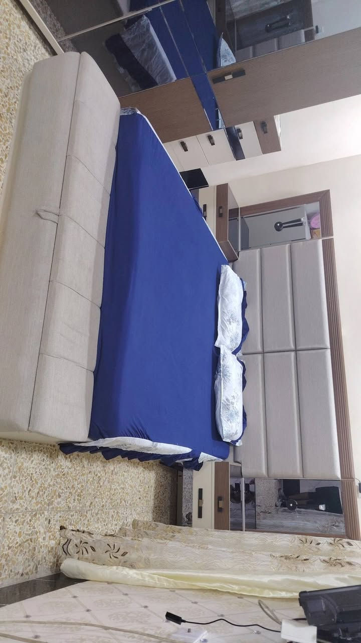 غرفة نوم تركي شرط مو صيني خشب ثقيل أبواب شفط سجة حديد مو بلاستك تخت نضام جك لدات بالميز ابو مراية والجوانب مال تخت غرفة نضيفة وكلشي اكو بالسوك بيها وصل مال شراء خذتها بمليونين و٤٠٠ قفلها مليون ونص وكلشي اكو بالسوك العنوان الأيمن وادي حجر ***********
