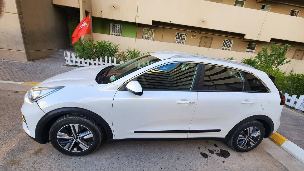 كيا نيرو هايبرد موديل 2022
ضربتها جانبية من جهة اللايت الايسر ( تبديل جاملغ و بنيد) 
الايرباك سليم و البجم سليم 
السيارة ممتازة من ناحية الاداء و الاقتصاد بالوقود
عداد المسافة المقطوعة 50,000 Mile 
السعر المطلوب بسبب نزول الاسعار هو 14000 USD 
السيارة متواجدة في بسماية 
للتواصل على الماسنجر او الاتصال واتساب 
***********
