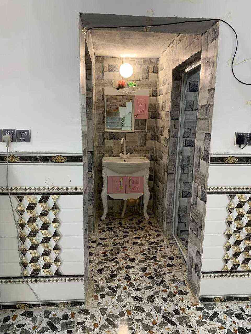 بيت للبيع مساحه 200 متر حي ندا طابق واحد طابوق نهروان صب كونكريت اساس وسقف شغل درجه اولئ طابو صرف بسمي رقم العقار 53561 لاستفتسار *********** سعره 130 مع اامجال
