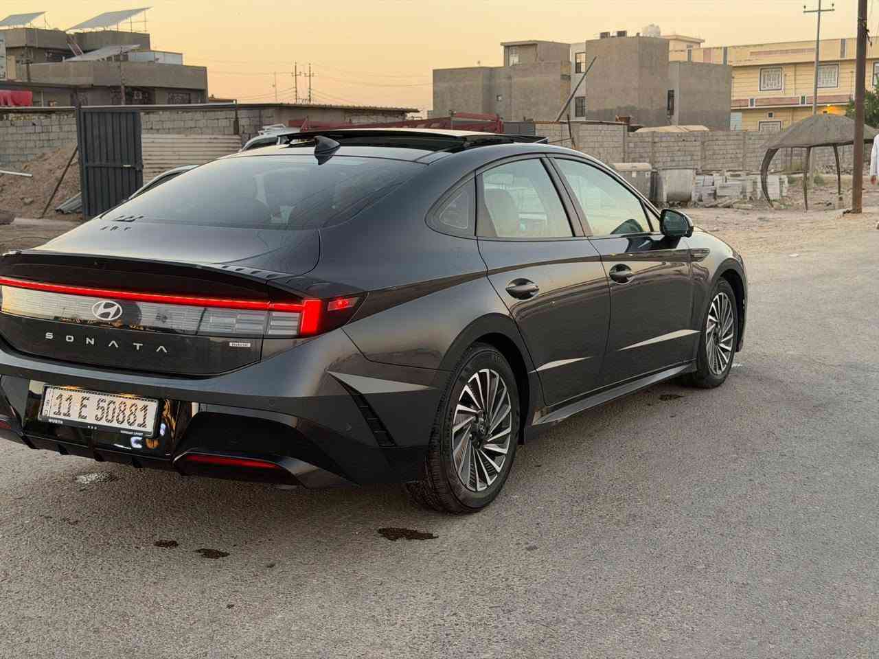 سلام عليكم للبيع فقط 
سوناتا موديل 2025 هايبرد وبانزين 
محرك 2000 هايبرد 
مواصفات 1/1
ماشيه 8 الاف بعده على وظع شركه 
بصمة تشغيل وابواب وتشغيل عن بعد 
بنوراما كامله 
كشنات كهربائي 
تدفئه تبريد بلكشن 
كشن خزن ميموري 
تبريد قطعتين 
شحن وايرلس 
داتا شو عرض سرعه بلجامه
شاشه كبيره+ كامره HD
تحكم استيرن جهتين جنطه كهرباء رادار امامي خلفي جانبي توقف ذاتي تحديد مسار قياده ذاتيه نظام وظعيات قياده 
وبعد بيه هواي مواصفات وسياره جديده رقم بغداد الدولي بأسمي تحويل مباشر 

حادثه بنيد وجاملغ ومبدلات نفس لون بدون بدون صبغ ايرباك استيرن فقط 
وباقي سياره كفاله عامه 

السعر 187$ وبيه مجال بسيط حق الجيه بعد معاينه 
مكاني بغداد ورا علوه الرشيد يم القوس 
اي استفسار- ***********
                -***********

