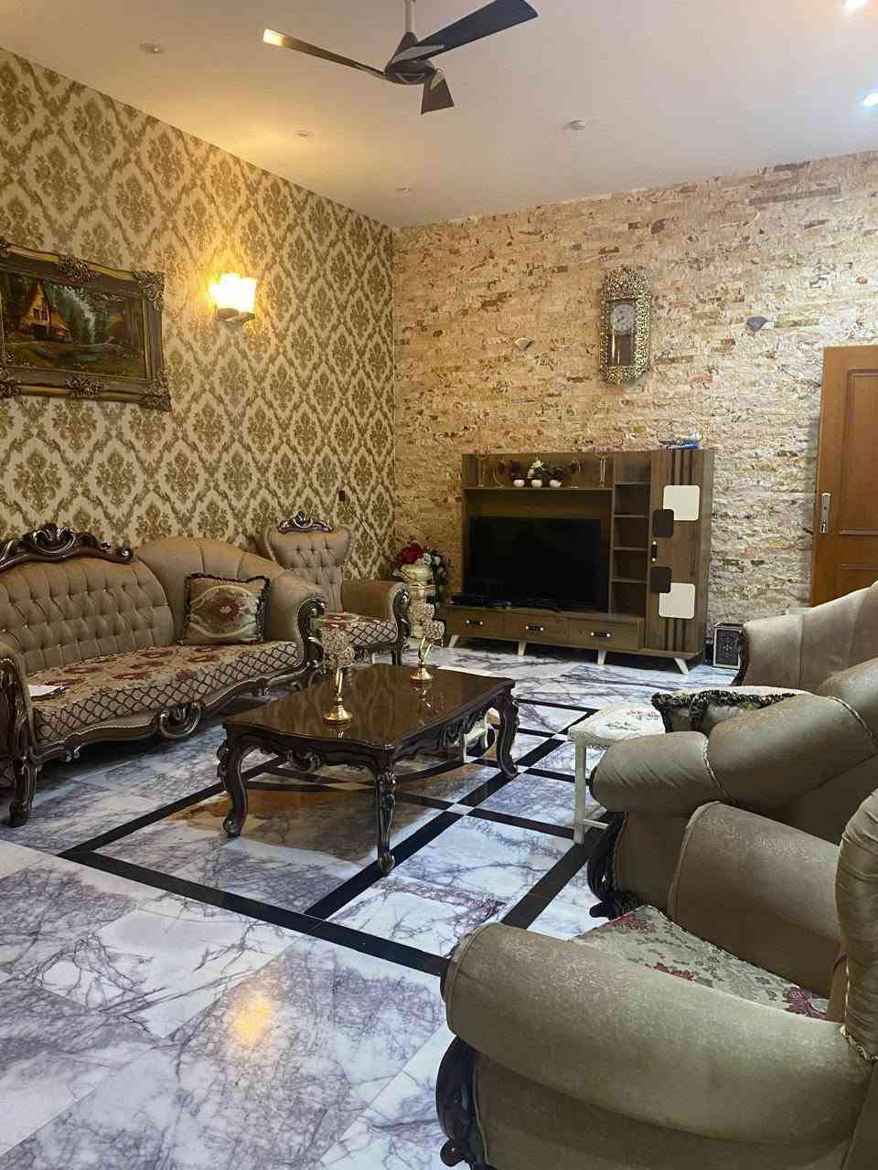 سلام عليكم للبيع بناء درجه اولى طابو صرف مساحه ٢٥٠ م طابق ونص / ٣ غرف نوم / صاله كبيره / استقبال / مطبخ كبير + مخزن / صحيات ٣ / حديقه + كراج / بناء حديث فول مال جناي لتواصل *********** وات ساب موجود
العنوان شارع التربيه الرئسي ( السعر 230) بي مجال
