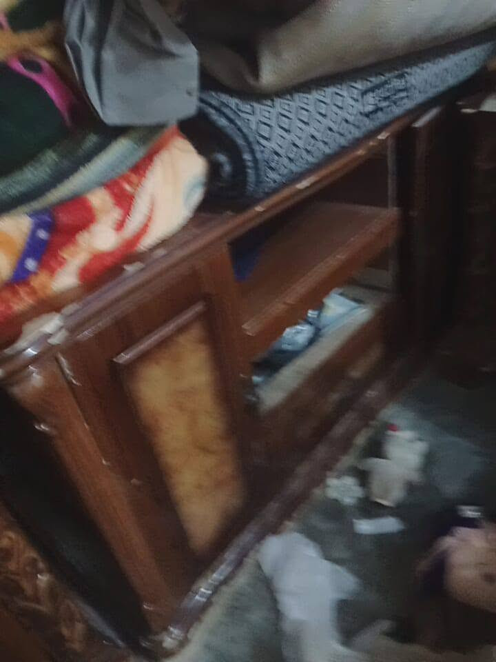 غرفه للبيع السعر 350 وبيها مجال

